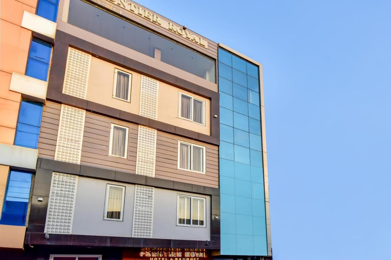Capital O 73835 Hotel Frontier Royal & Banquet Tirath Екстер'єр фото