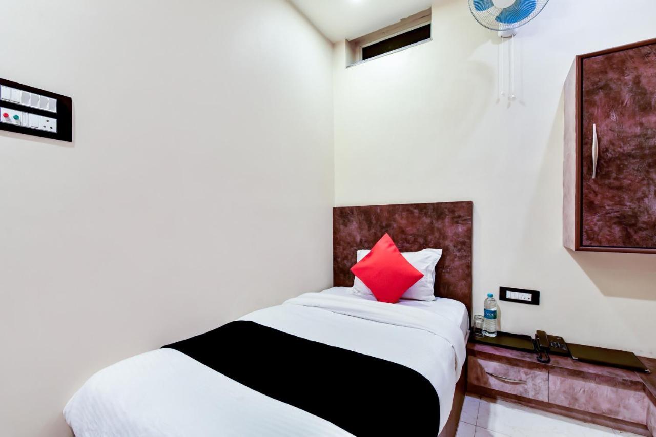 Capital O 73835 Hotel Frontier Royal & Banquet Tirath Екстер'єр фото