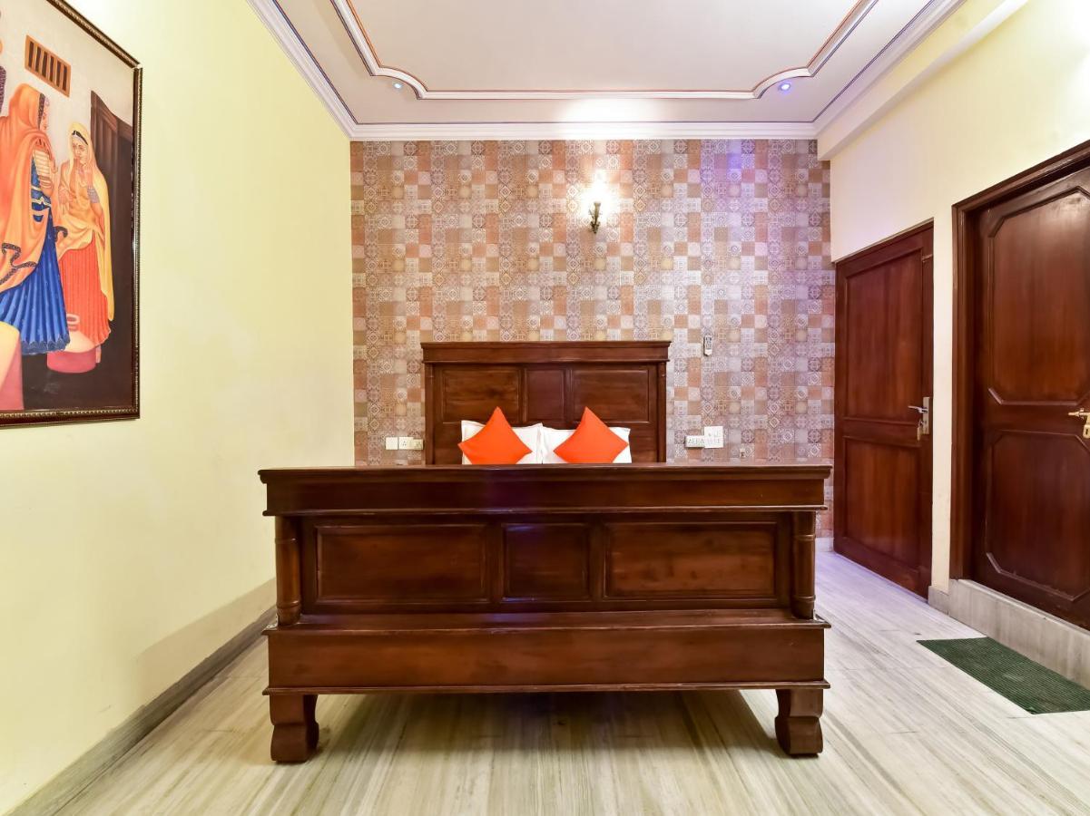 Capital O 73835 Hotel Frontier Royal & Banquet Tirath Екстер'єр фото