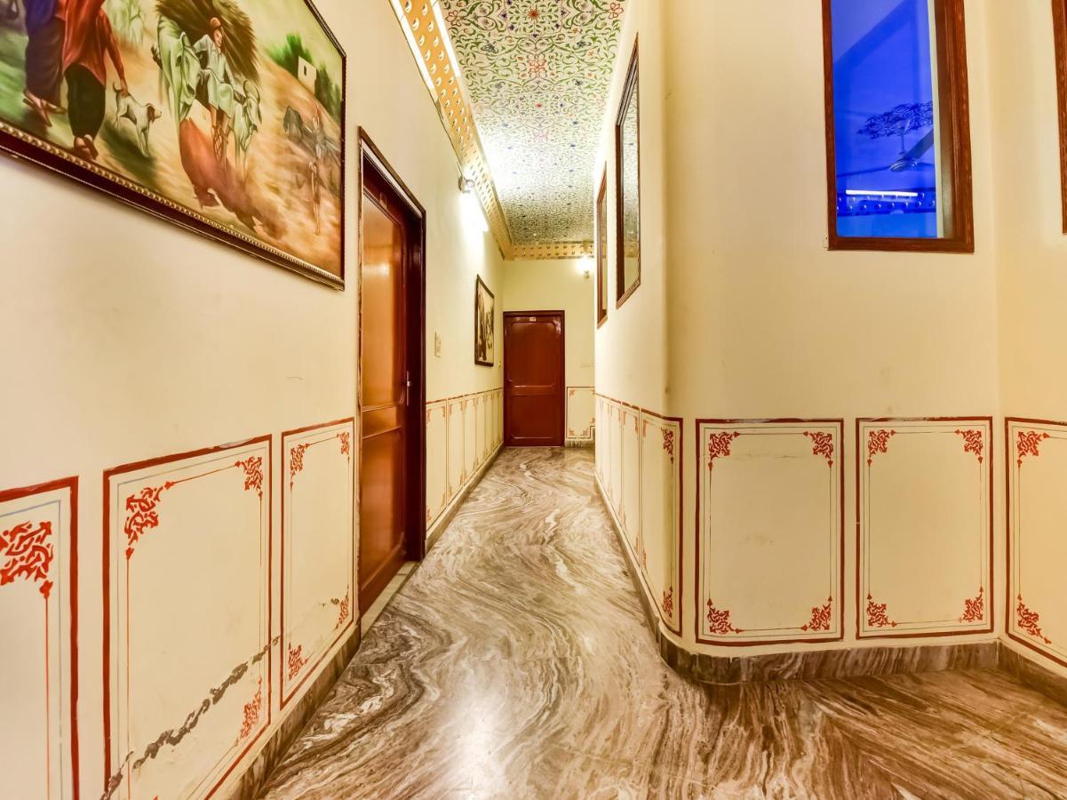 Capital O 73835 Hotel Frontier Royal & Banquet Tirath Екстер'єр фото